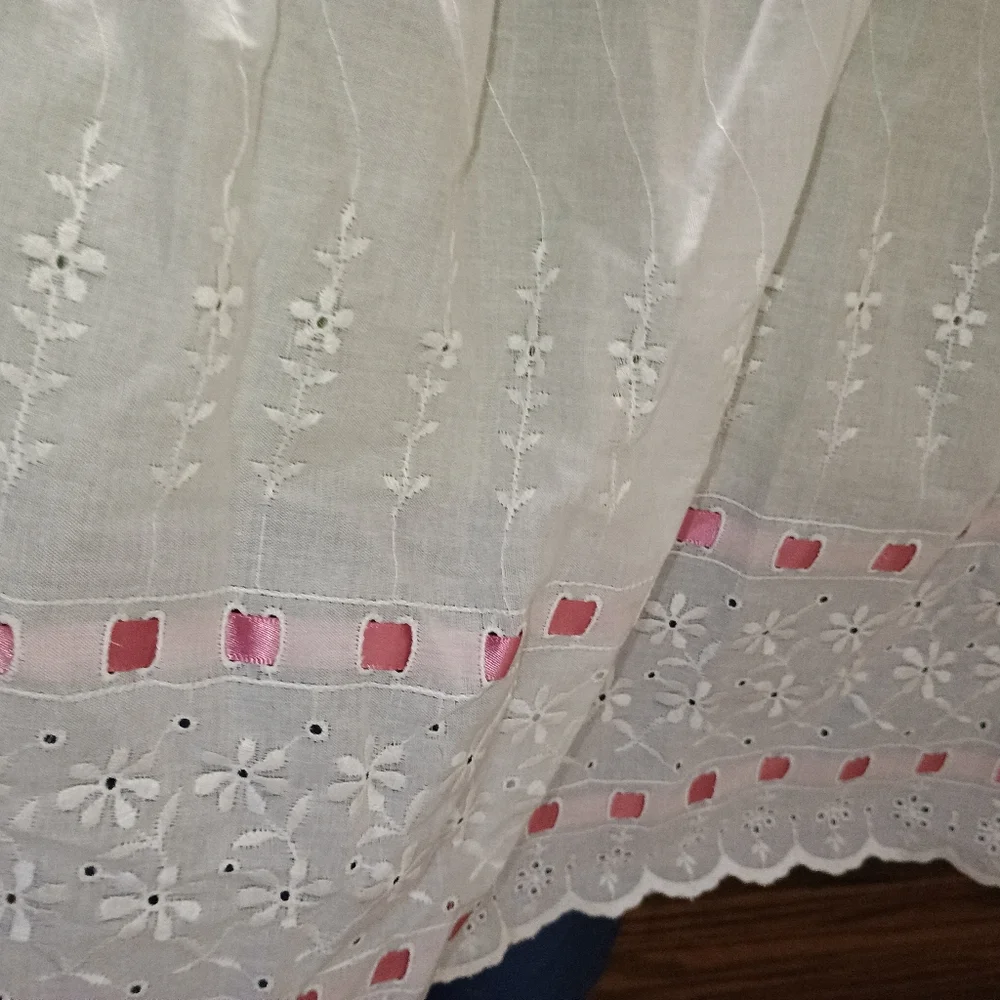 White Full Size Dust Ruffle Bed Skirt Eyelet Pattern & Pink Ribbon Accents - Picture 4 of 9
